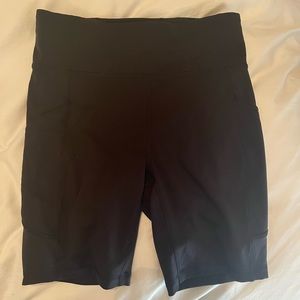 Lululemon black shorts size 6